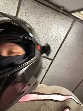 Scarlet auraa online show from 04.15.26