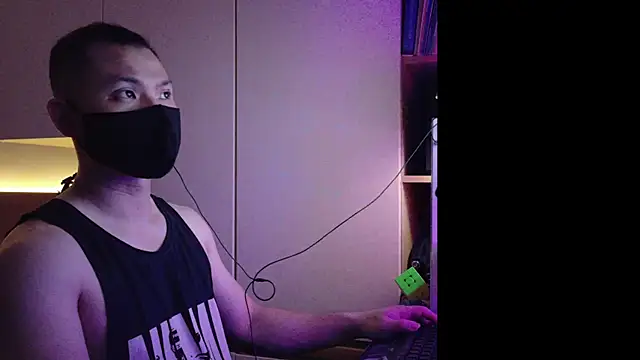Snapshot of OnlyHand9x chatting on 04.19.26 OnlyHand9x online show from 04.19.26