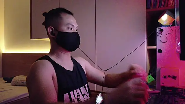 Snapshot of OnlyHand9x chatting on 04.19.26 OnlyHand9x online show from 04.19.26