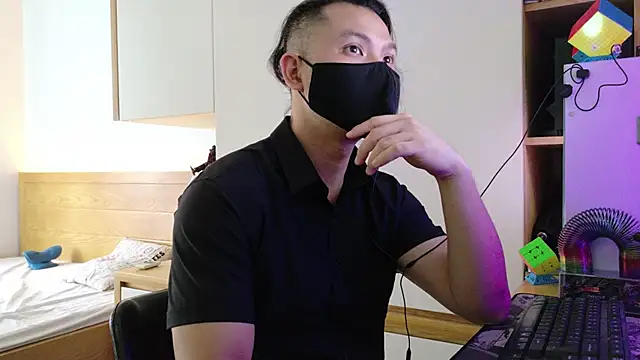 Snapshot of OnlyHand9x chatting on 04.21.26 OnlyHand9x online show from 04.21.26