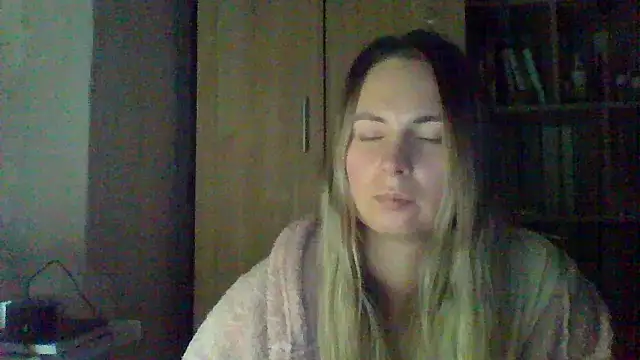 VikiLove765 online show from 02.26.26