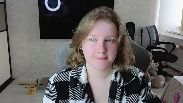 Snapshot of Ol1via chatting on 06.18.26 Ol1via online show from 06.18.26