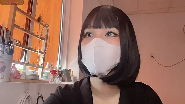 Snapshot of Tieu-May chatting on 02.13.26 Tieu-May online show from 02.13.26