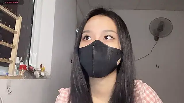 Snapshot of Tieu-May chatting on 02.27.26 Tieu-May online show from 02.27.26