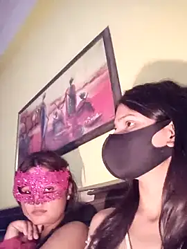 Snapshot of Sakshi-Aditi chatting on 04.07.26 Sakshi-Aditi online show from 04.07.26