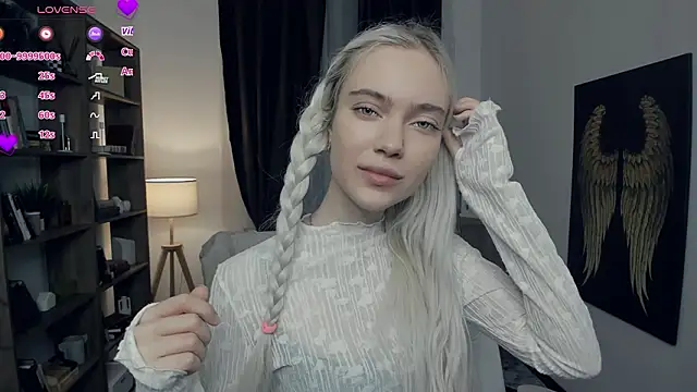 KristalCrowner online show from 02.08.26