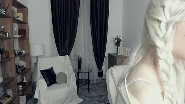 KristalCrowner online show from 02.25.26