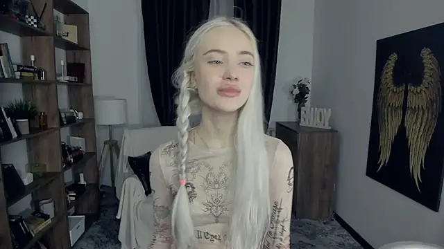 KristalCrowner online show from 02.27.26