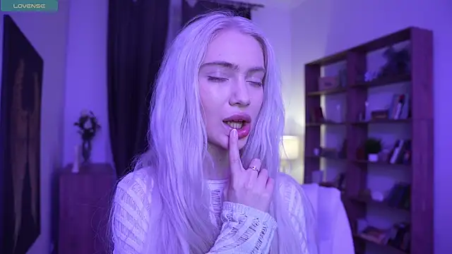 KristalCrowner online show from 04.03.26