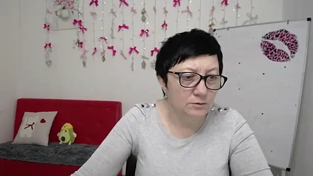 Snapshot of EmilyL0ve chatting on 04.23.26 EmilyL0ve online show from 04.23.26