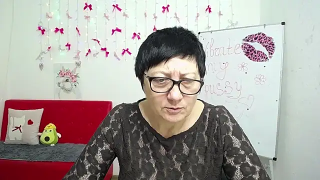 Snapshot of EmilyL0ve chatting on 04.29.26 EmilyL0ve online show from 04.29.26