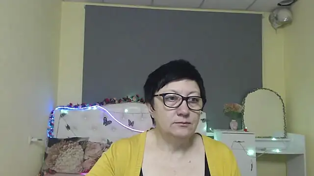 Snapshot of EmilyL0ve chatting on 05.01.26 EmilyL0ve online show from 05.01.26
