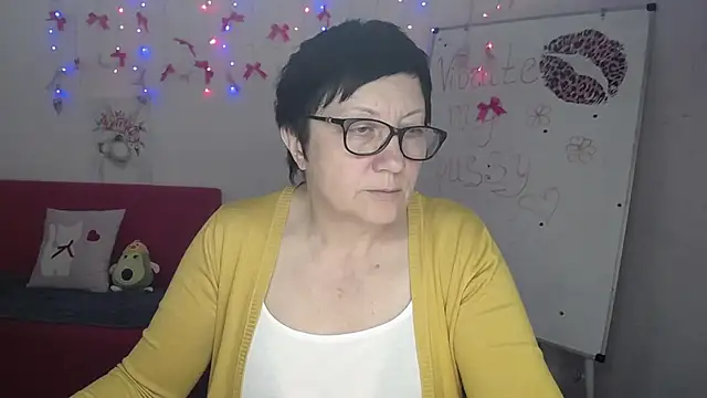 Snapshot of EmilyL0ve chatting on 05.02.26 EmilyL0ve online show from 05.02.26