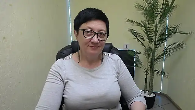 Snapshot of EmilyL0ve chatting on 05.31.26 EmilyL0ve online show from 05.31.26