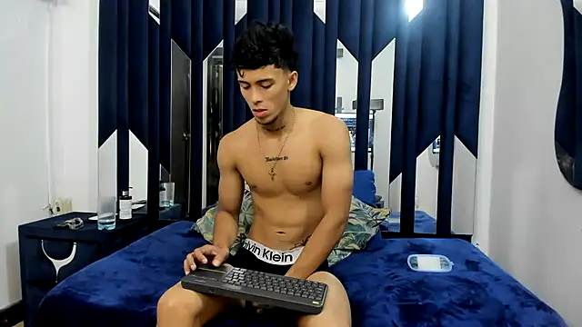 Snapshot of aishaxht chatting on 05.13.26 aishaxht online show from 05.13.26