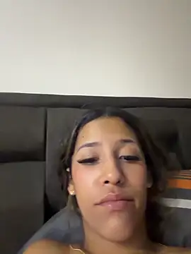 Snapshot of vicky_bass_ chatting on 05.19.26 vicky bass online show from 05.19.26