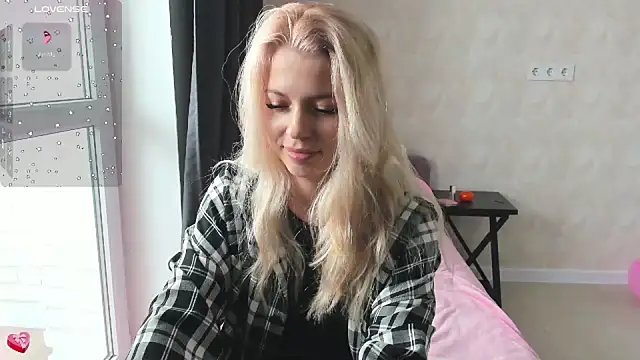 Snapshot of MinionFriend chatting on 02.15.26 MinionFriend online show from 02.15.26