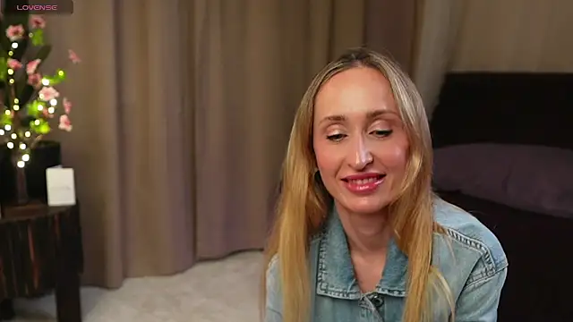Emely Moon online show from 06.04.26