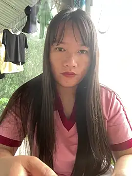 Snapshot of Suni-ii chatting on 04.27.26 Suni-ii online show from 04.27.26