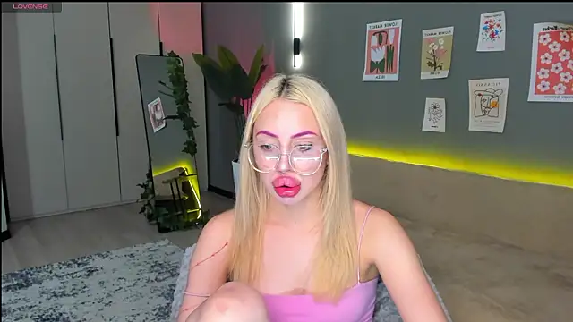 Luna Beverly online show from 03.03.26