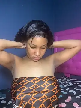 Snapshot of Creamy_bitchxxx chatting on 02.07.26 Creamy bitchxxx online show from 02.07.26