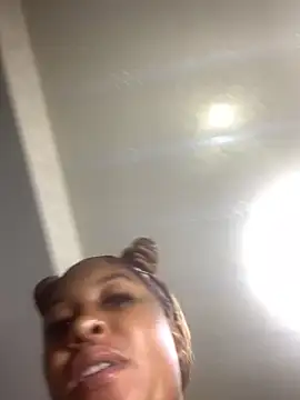 Snapshot of Creamy_bitchxxx chatting on 02.25.26 Creamy bitchxxx online show from 02.25.26