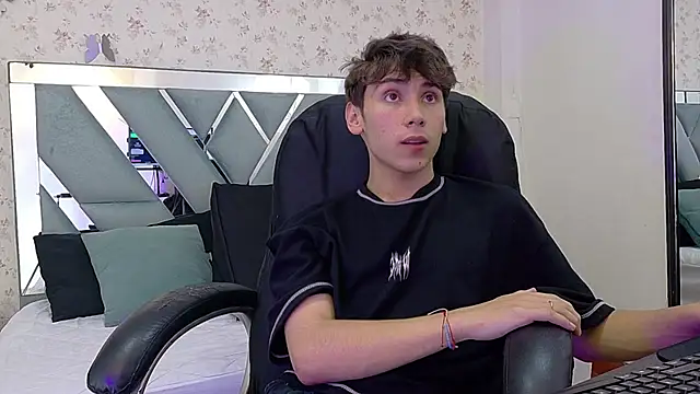 Snapshot of Liam_Noxx chatting on 01.06.26 Liam Noxx online show from 01.06.26