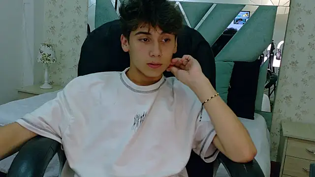 Snapshot of Liam_Noxx chatting on 02.11.26 Liam Noxx online show from 02.11.26