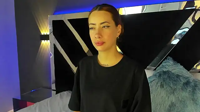 LolaGray   online show from 01.18.26