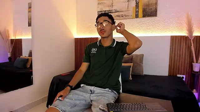 Julian Dark  online show from 02.06.26