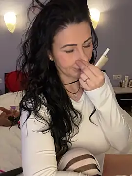 IRISWHITE17 online show from 04.18.26