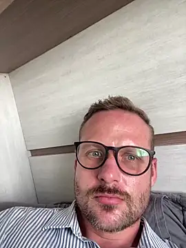 Snapshot of catarinenseputo chatting on 02.27.26 catarinenseputo online show from 02.27.26