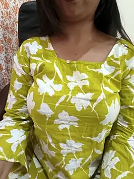 Hot Twinkle online show from 04.08.26