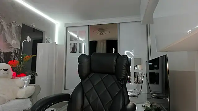 Ivy Bellee online show from 02.14.26