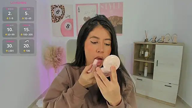 Sussan Monroe online show from 04.10.26