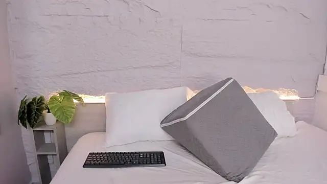 lanna 18  online show from 03.27.26