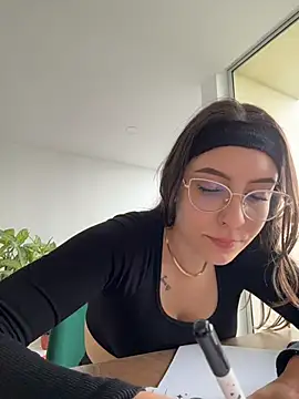 Snapshot of alesziarose_ chatting on 01.31.26 alesziarose online show from 01.31.26