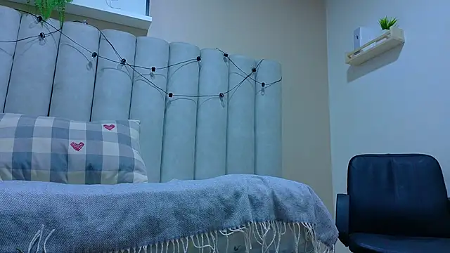 AmberStonne   online show from 03.13.26