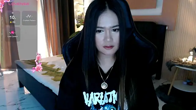 Snapshot of simplykhate chatting on 02.11.26 simplykhate online show from 02.11.26