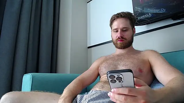 Snapshot of LorenzoLux chatting on 03.05.26 LorenzoLux online show from 03.05.26