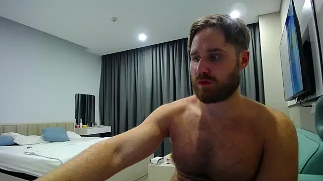 Snapshot of LorenzoLux chatting on 04.01.26 LorenzoLux online show from 04.01.26