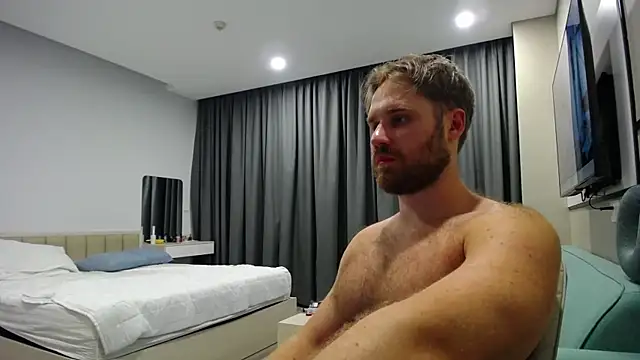 Snapshot of LorenzoLux chatting on 04.08.26 LorenzoLux online show from 04.08.26