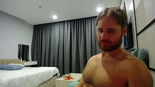 Snapshot of LorenzoLux chatting on 04.15.26 LorenzoLux online show from 04.15.26