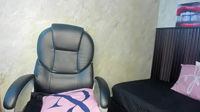 tanisha  lux online show from 02.28.26