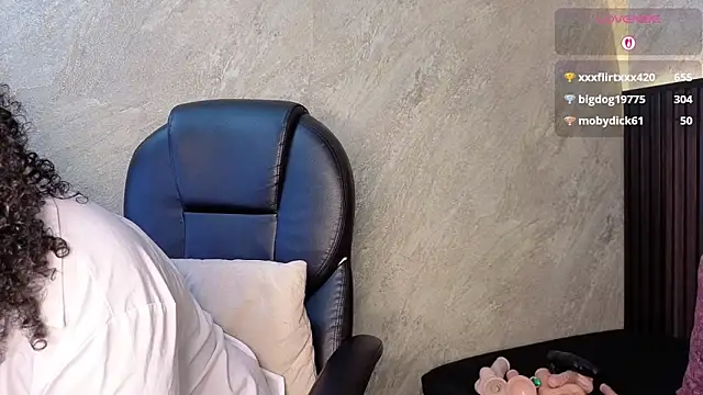 tanisha  lux online show from 04.12.26