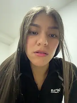 Snapshot of TaylorrHill chatting on 04.05.26 TaylorrHill online show from 04.05.26