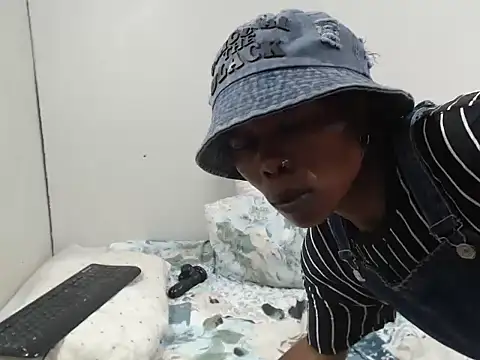 Snapshot of SlimGemZA chatting on 01.16.26 SlimGemZA online show from 01.16.26