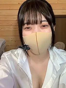 Snapshot of minami_room chatting on 04.03.26 minami room online show from 04.03.26