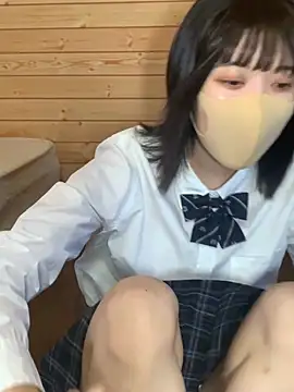 Snapshot of minami_room chatting on 04.12.26 minami room online show from 04.12.26