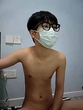 Snapshot of tinKKKKKKL chatting on 03.13.26 tinKKKKKKL online show from 03.13.26